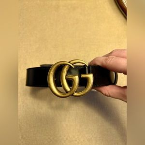 LEATHER BELT WITH DOUBLE G BUCKLE, MEDIUM.